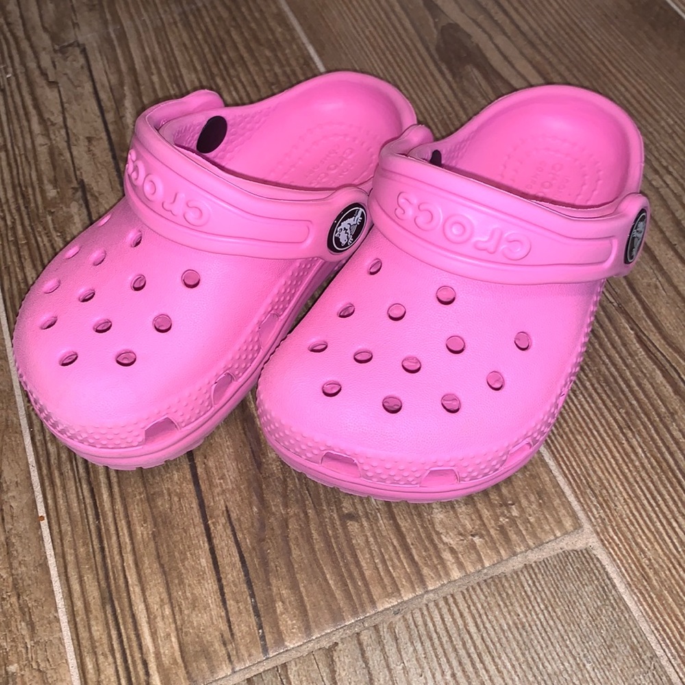 Toddler pink crocs size C6
